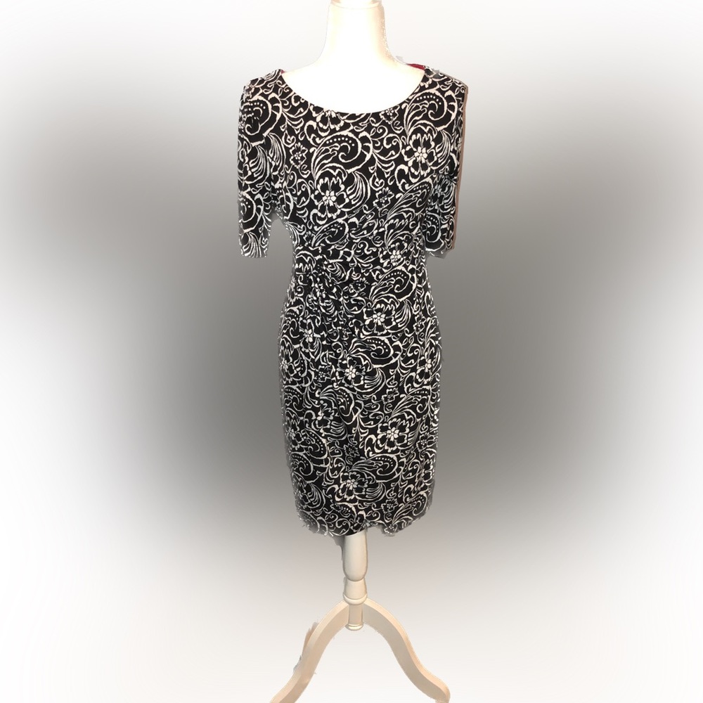 Connected Apparel Black & White Floral Print Dress. Size 8P